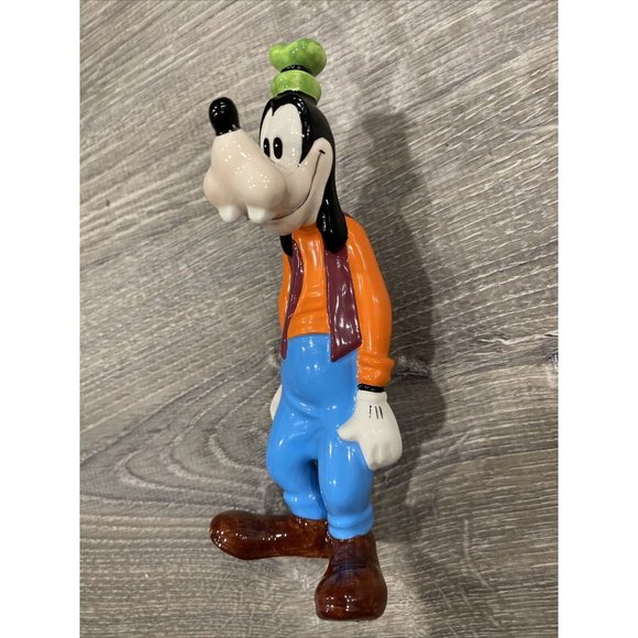 6” Goofy Walt Disney Figurine China  AN - Picture 2 of 4